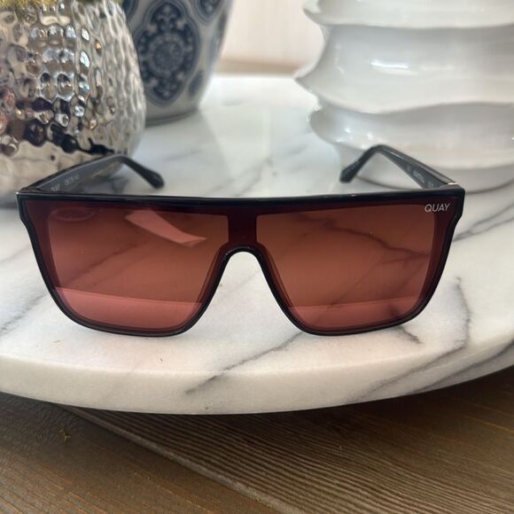 NWOT Quay Unisex "NIGHTFALL 52mm
Shield" bronze,brown /black Mirrored
Sunglasses - Picture 9 of 12